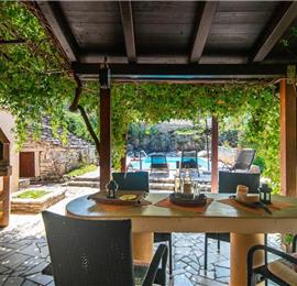3 bedroom villa with pool near Pula, sleeps 6